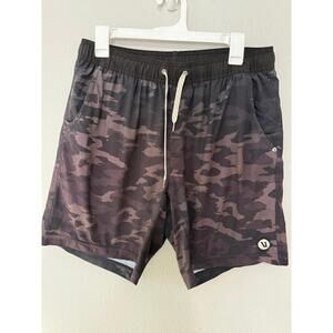 Vuori men’s kore shorts 7 inch in camo fits best a medium (tags cut out)